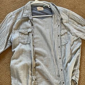 Men’s blue button up